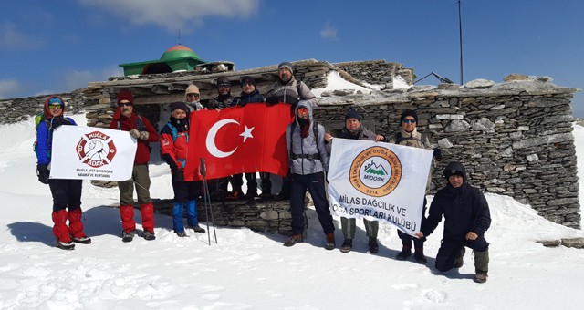 Zirvede anma etkinliği