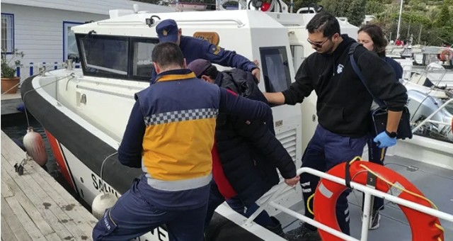 Fenalık geçiren amatör balıkçıyı sahil güvenlik kurtardı