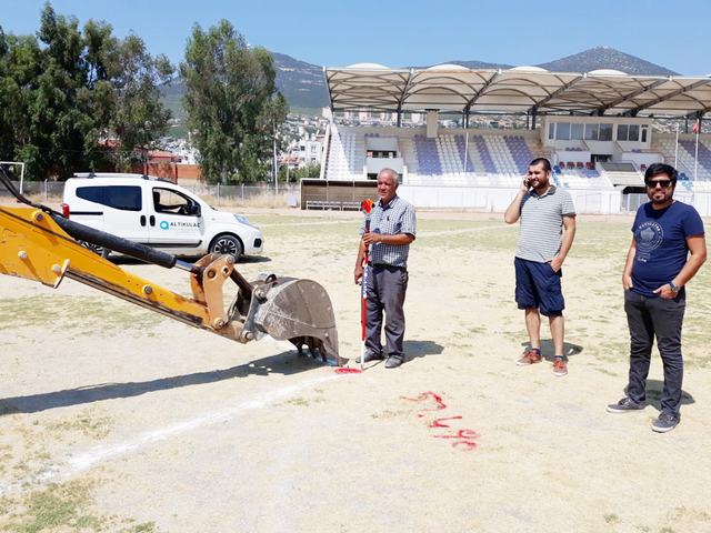 Futbol sahamızda yenileme çalışmaları başlatıldı