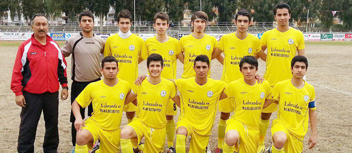 Genç futbolcular İzmir Yaşamspor’a transfer oldular