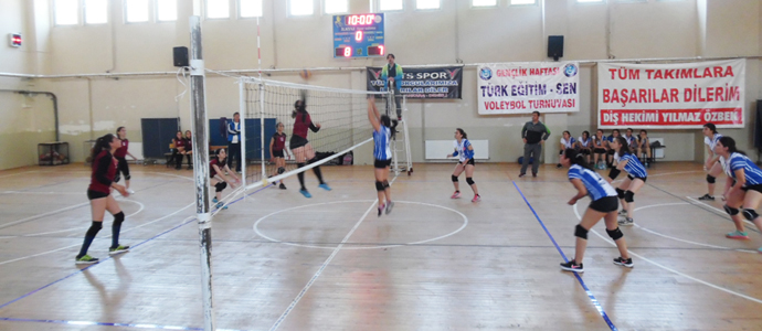 Gençlik Haftası Voleybol ve Futsal Turnuvaları sürüyor