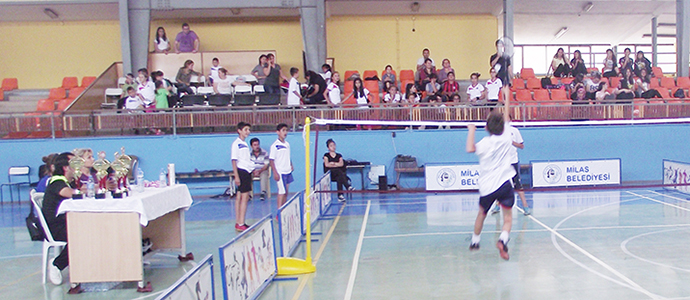 Hentbol ve Badminton takımlarımızın mücadelesi devam ediyor