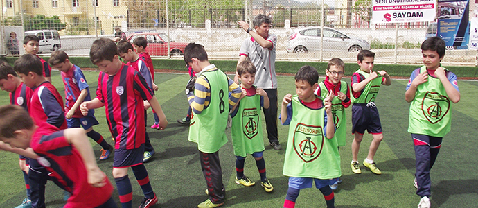 İyi futbolcu olmak için çalışıyorlar