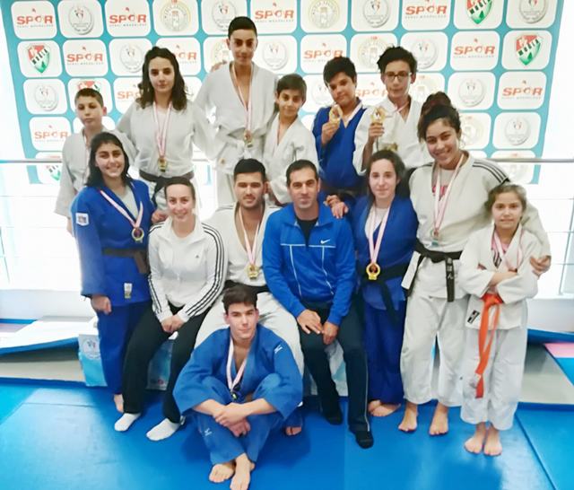 Judoda madalyaları topladılar