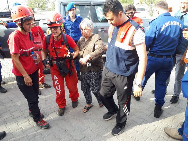 Kaybolan Alzeimer Hastası Yaşlı Kadın, Akut ve Jandarma Ekiplerince Sağ Olarak Bulundu..