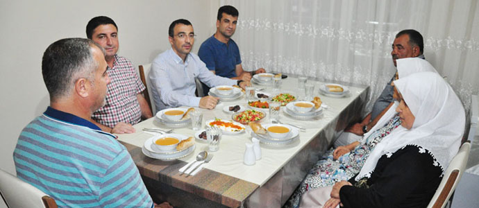 Kaymakam Arslan, iftarda Şehit Ailesine konuk oldu