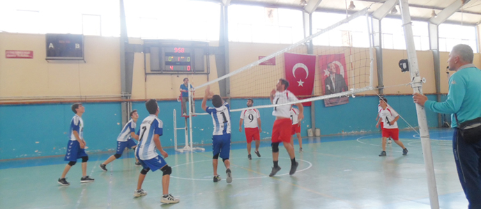 ‘Liseler Voleybol’da Finalistler belli oluyor