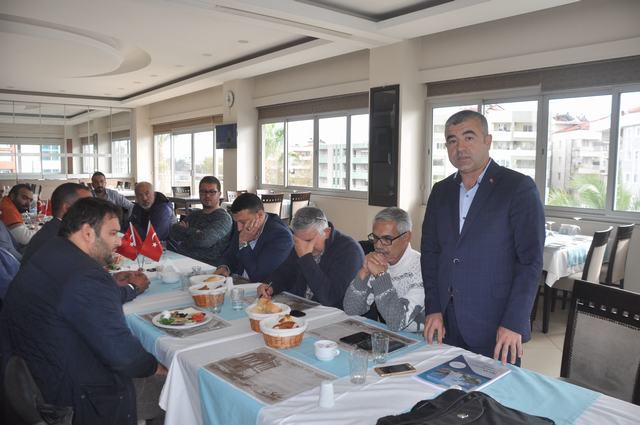 MHP İlçe Yönetimi’nin Kahvaltılı Toplantısında  Ferat Yüksel, Başkan Tokat ve AKP’yi eleştirdi