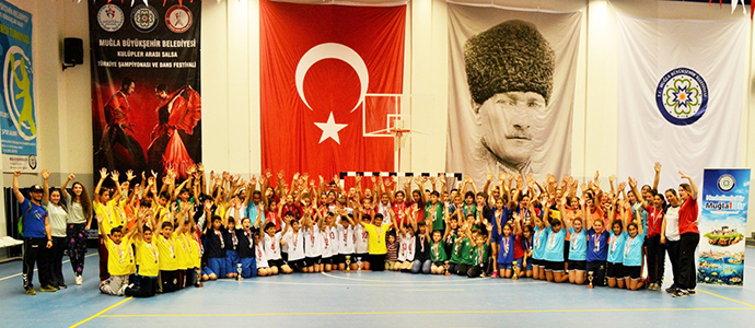 Milas Belediyespor Erkek Mini Hentbol Takımı birinci oldu