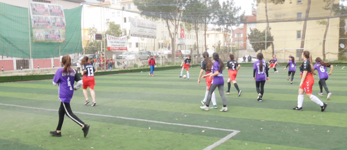 Milas Okulları Bahar Spor Etkinlikleri futbolla başladı