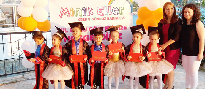 ‘Minik Eller’ diploma aldı