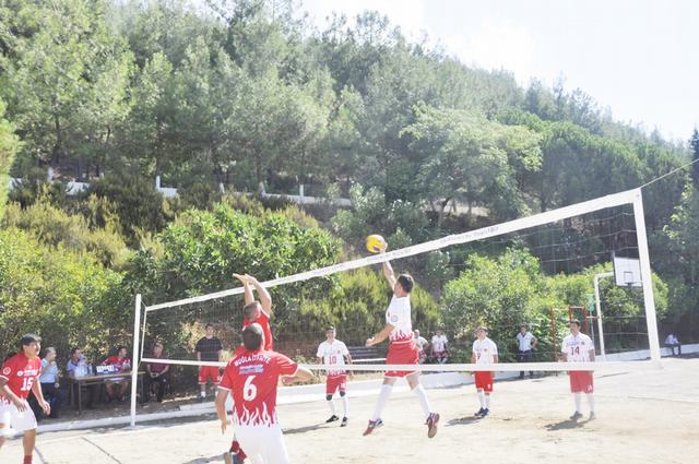 Muğla İtfaiyecileri arasındaki voleybol turnuvasında Milas ilk maçında 3-2 galip