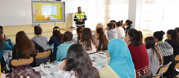 Öğrencilere yönelik trafik eğitimleri sürüyor