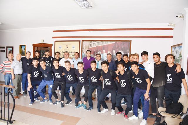 ‘Şampiyon Yeni Milasspor U19 Futbol Takımı’ Başkan Tokat’ı ziyaret etti