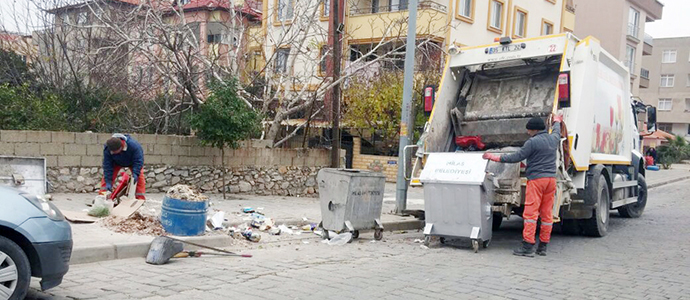 Temizlik işçilerinden yarım günlük grev