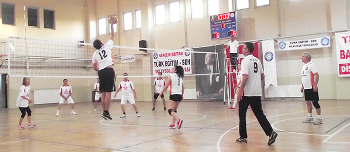 Türk Eğitim Sen Voleybol Turnuvası’nda Grup Maçları Tamamlanıyor
