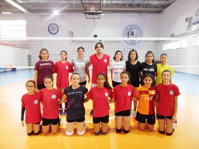 ‘Voleybolun Yıldızları’nı yetiştiriyorlar