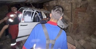 Otomobil Ahıra Daldı: 1 Ölü, 3 Yaralı