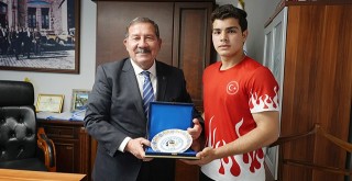 Milaslı Şampiyondan Başkan Topuz’a Ziyaret