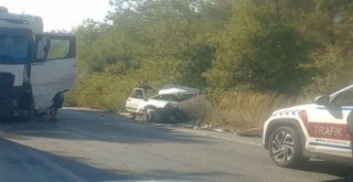 TIR ile Çarpışan Otomobil Hurdaya Döndü, 2 Yaralı