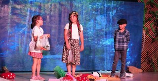 Minik Tiyatrocular Büyük Alkış Topladı