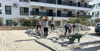 Tabakhane Caddesi’nde Kaldırımlar Yenileniyor, Güllük’e Parke, Koru-Ekinanbarı’na Asfalt Çalışmaları Sürüyor