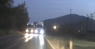 Ören yolunda ölümden dönüldü: Tırın hatalı sollaması kamerada