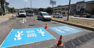 Büyükşehir, 13 İlçede Trafik Güvenliği İçin Yol Çizgi Çalışmalarını Sürdürüyor
