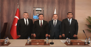 OPTİSYENLER’DEN AHMET ARAS’A ZİYARET..