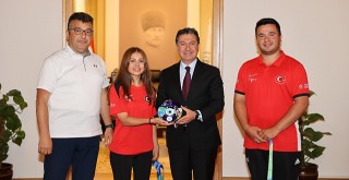 Büyükşehir’in Başarılı Antrenörü Ejder Sözen’e Fair Play Takdiri