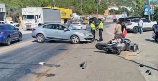 Motosiklet ile Otomobil Çarpıştı: 2 Yaralı