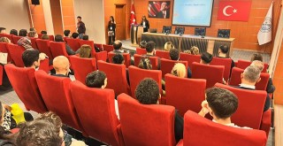 Ekran kullanımı ile siber zorbalığın etkileri ele alındı